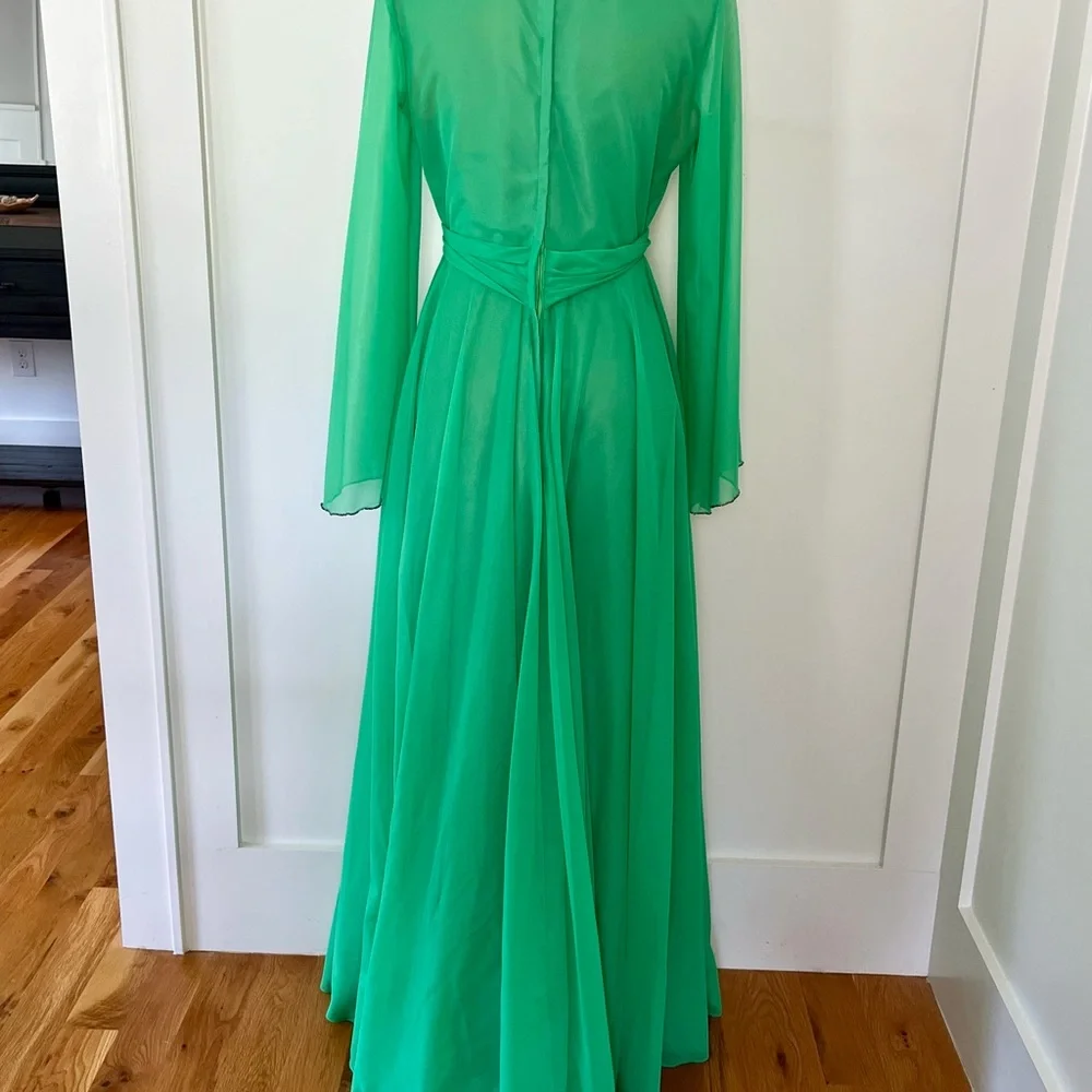 Elegant Green Long Sleeve Dress - Picture 4 of 12